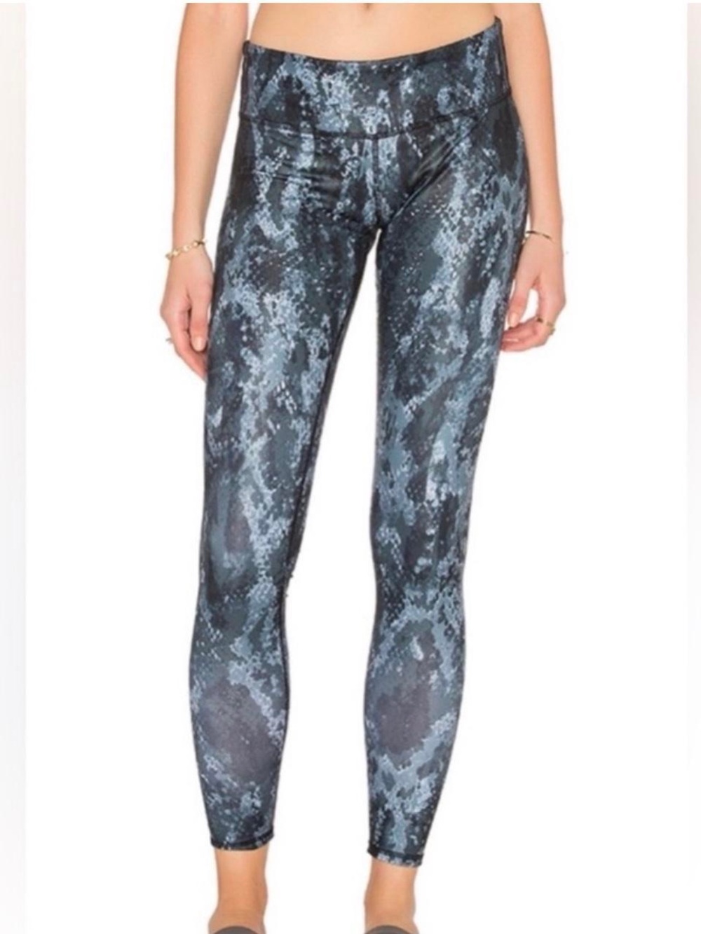 High-Rise Snake-Print Active Leggings in Charcoal Black